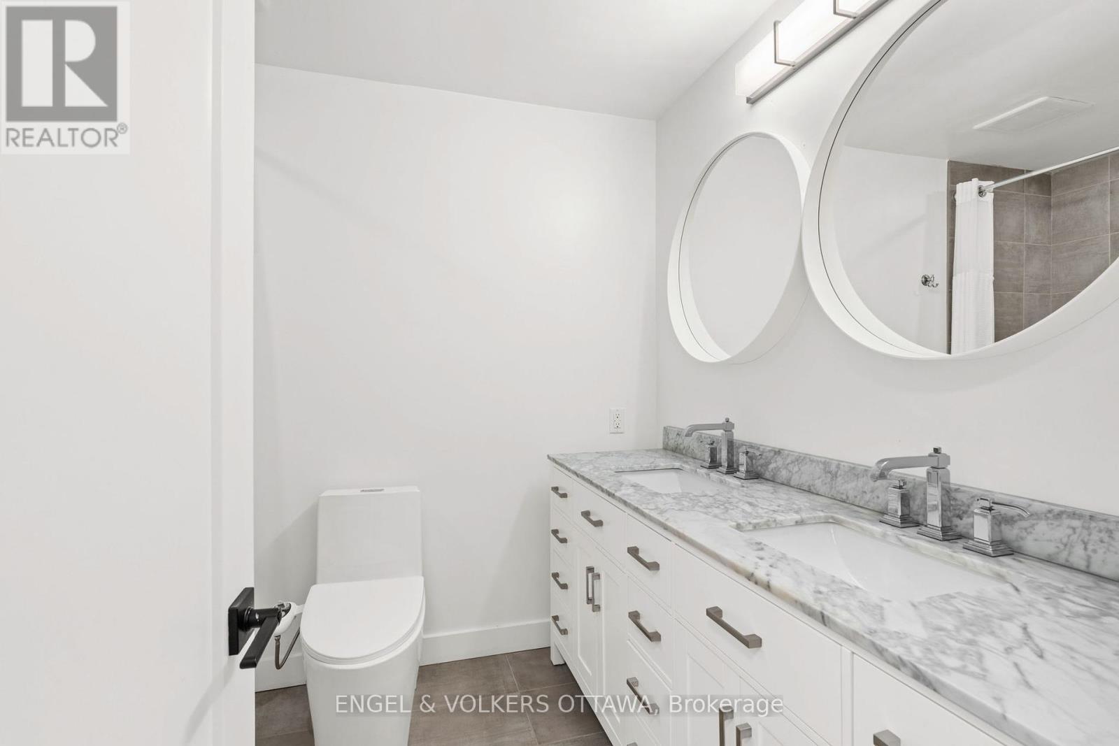 70 Varley Drive, Ottawa, Ontario  K2K 1H2 - Photo 30 - X12139985