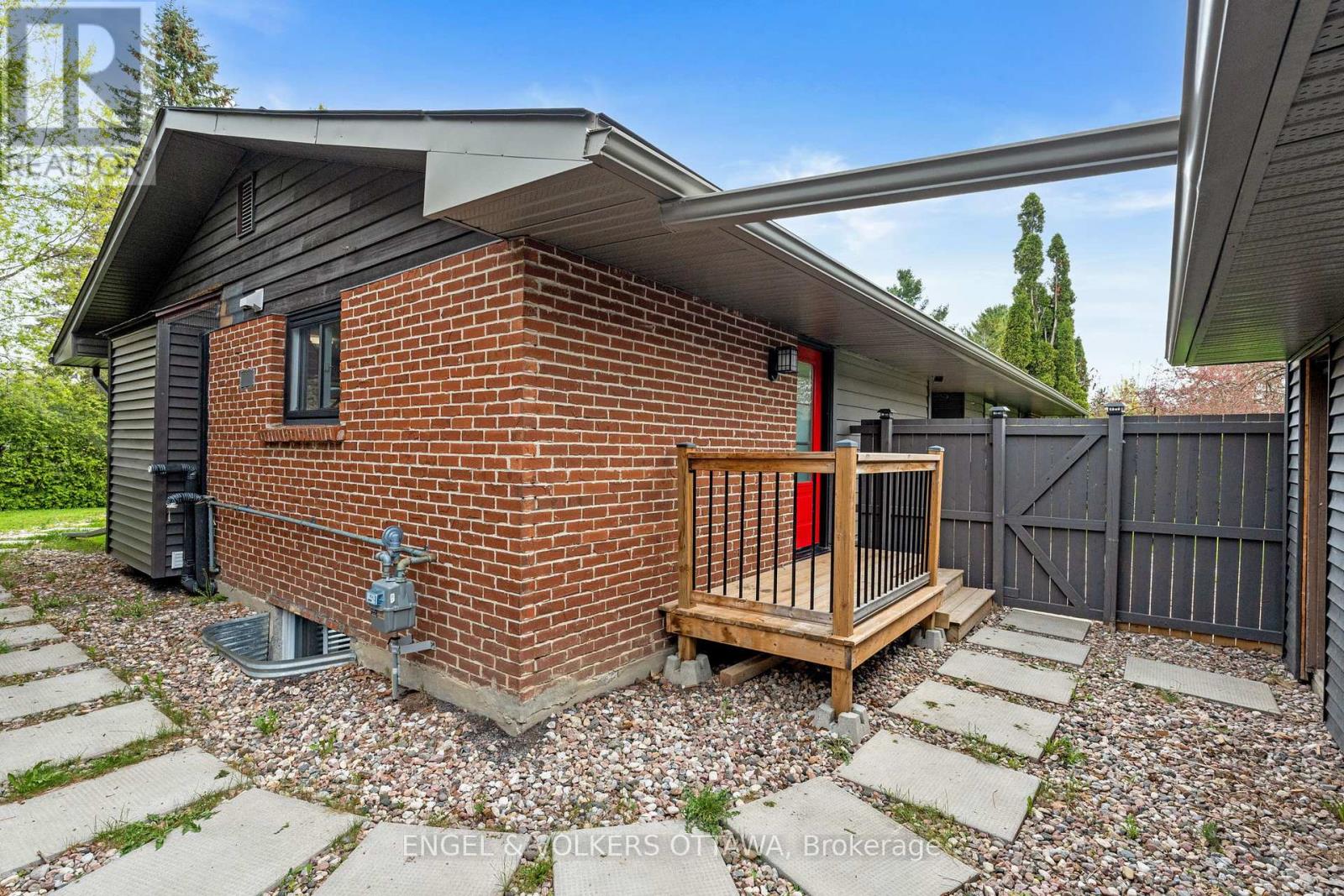 70 Varley Drive, Ottawa, Ontario  K2K 1H2 - Photo 32 - X12139985