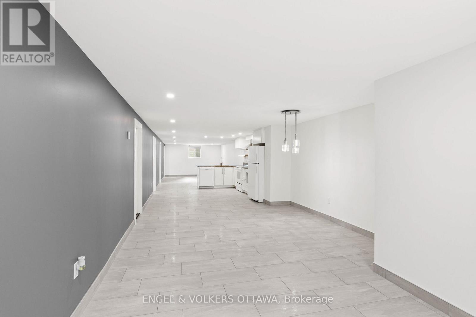 70 Varley Drive, Ottawa, Ontario  K2K 1H2 - Photo 33 - X12139985