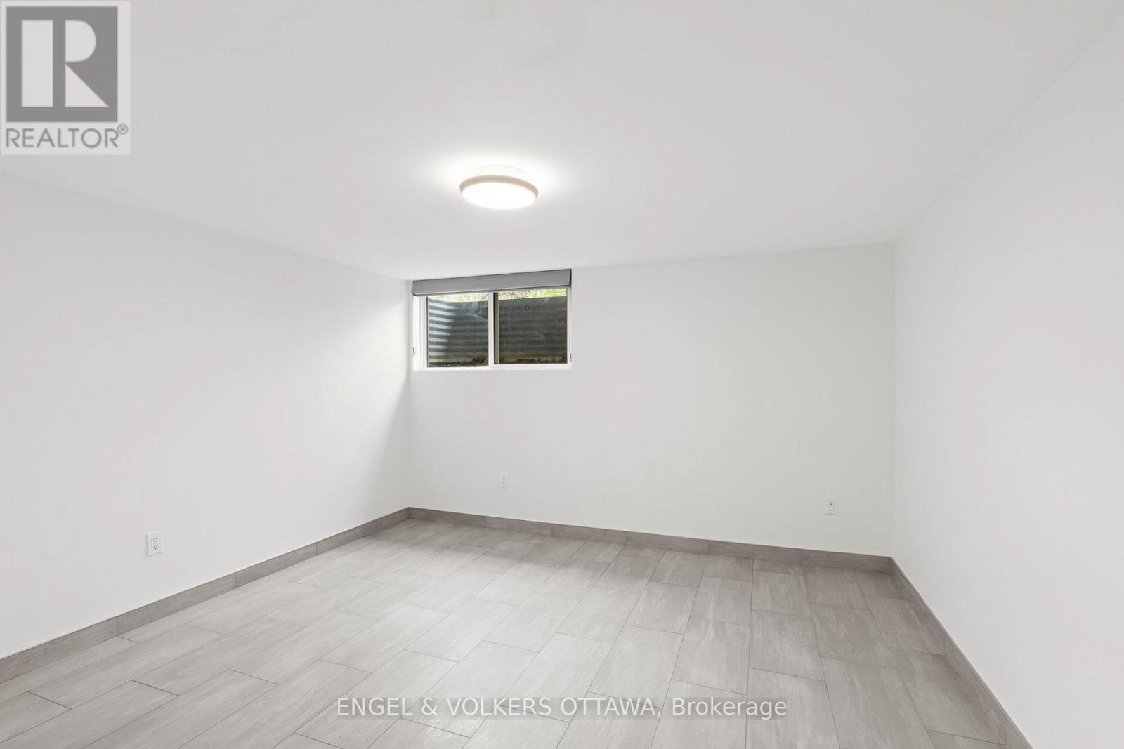 70 Varley Drive, Ottawa, Ontario  K2K 1H2 - Photo 39 - X12139985