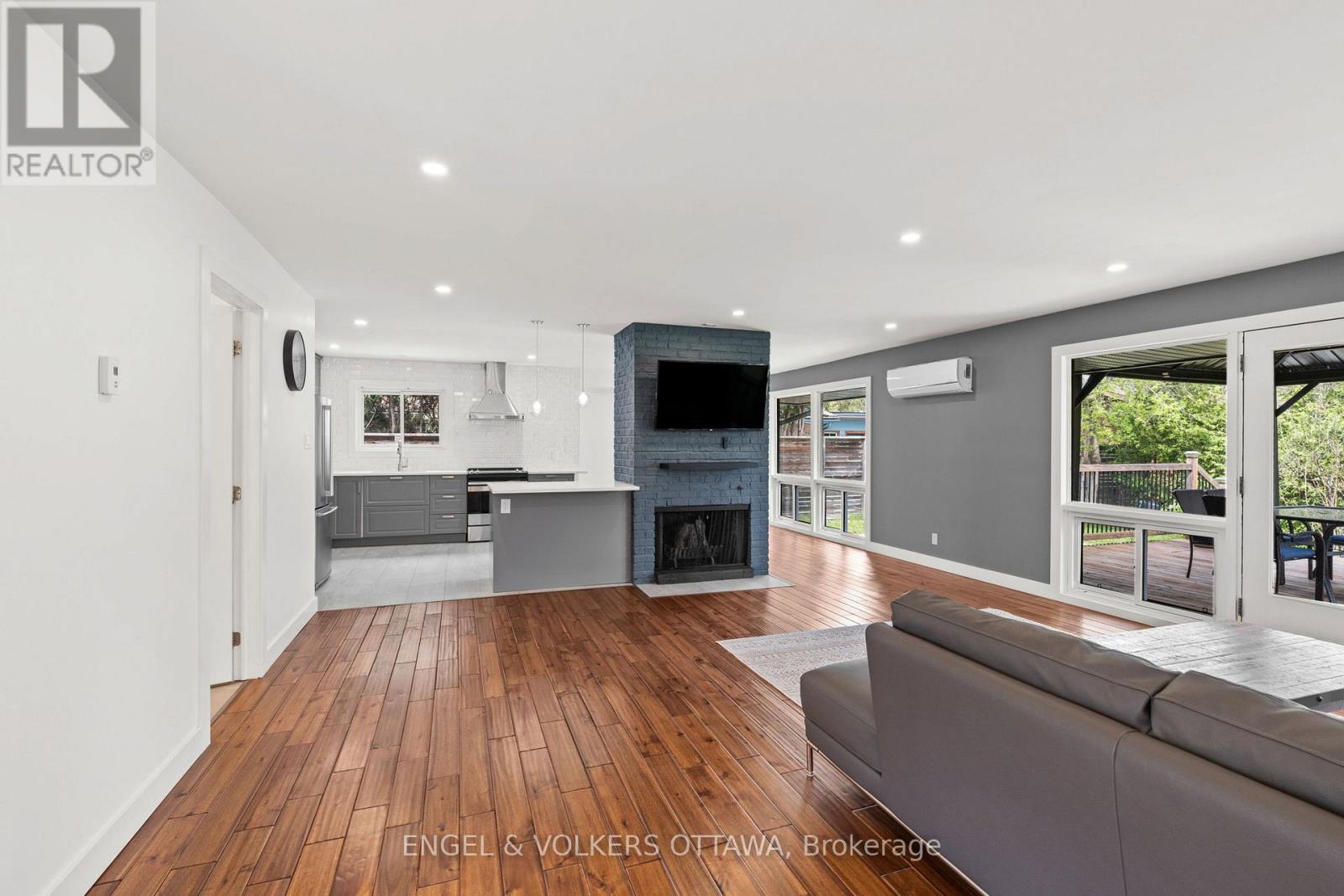 Property at 70 VARLEY DRIVE image 4