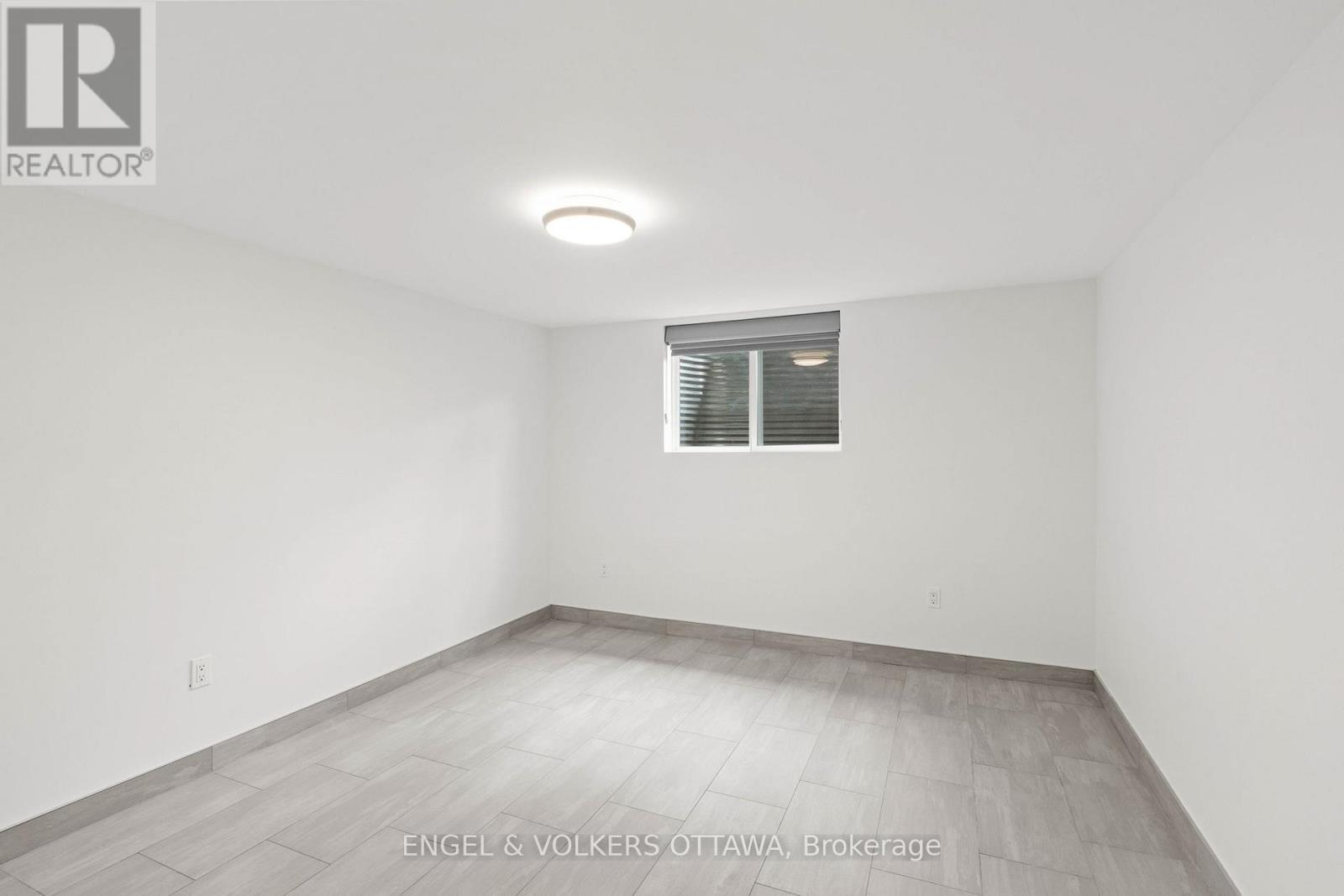 70 Varley Drive, Ottawa, Ontario  K2K 1H2 - Photo 41 - X12139985