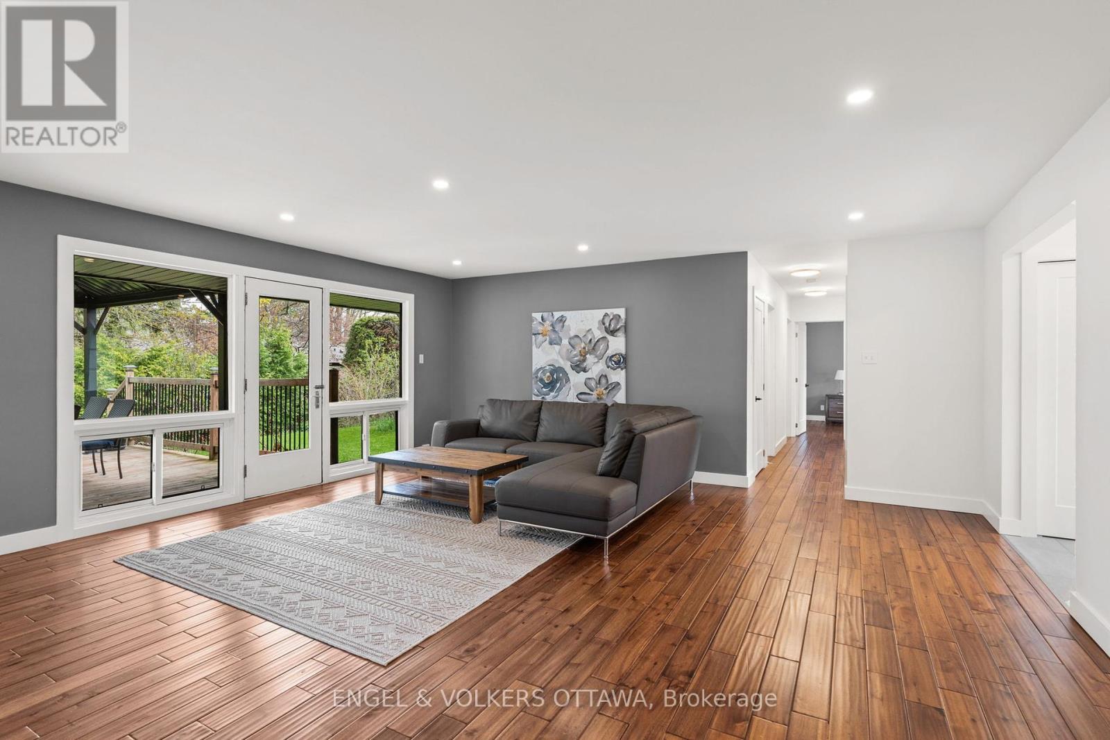 70 Varley Drive, Ottawa, Ontario  K2K 1H2 - Photo 6 - X12139985