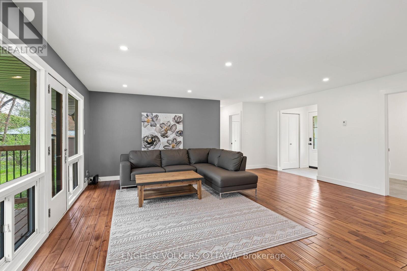 70 Varley Drive, Ottawa, Ontario  K2K 1H2 - Photo 7 - X12139985