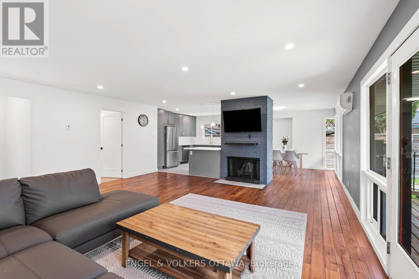 70 Varley Drive, Ottawa, Ontario  K2K 1H2 - Photo 8 - X12139985