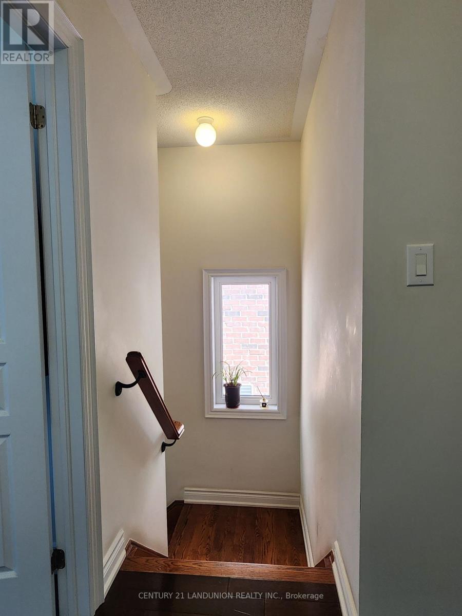 35 Goldthread Terrace, Toronto, Ontario  M3H 0B9 - Photo 2 - C12139102