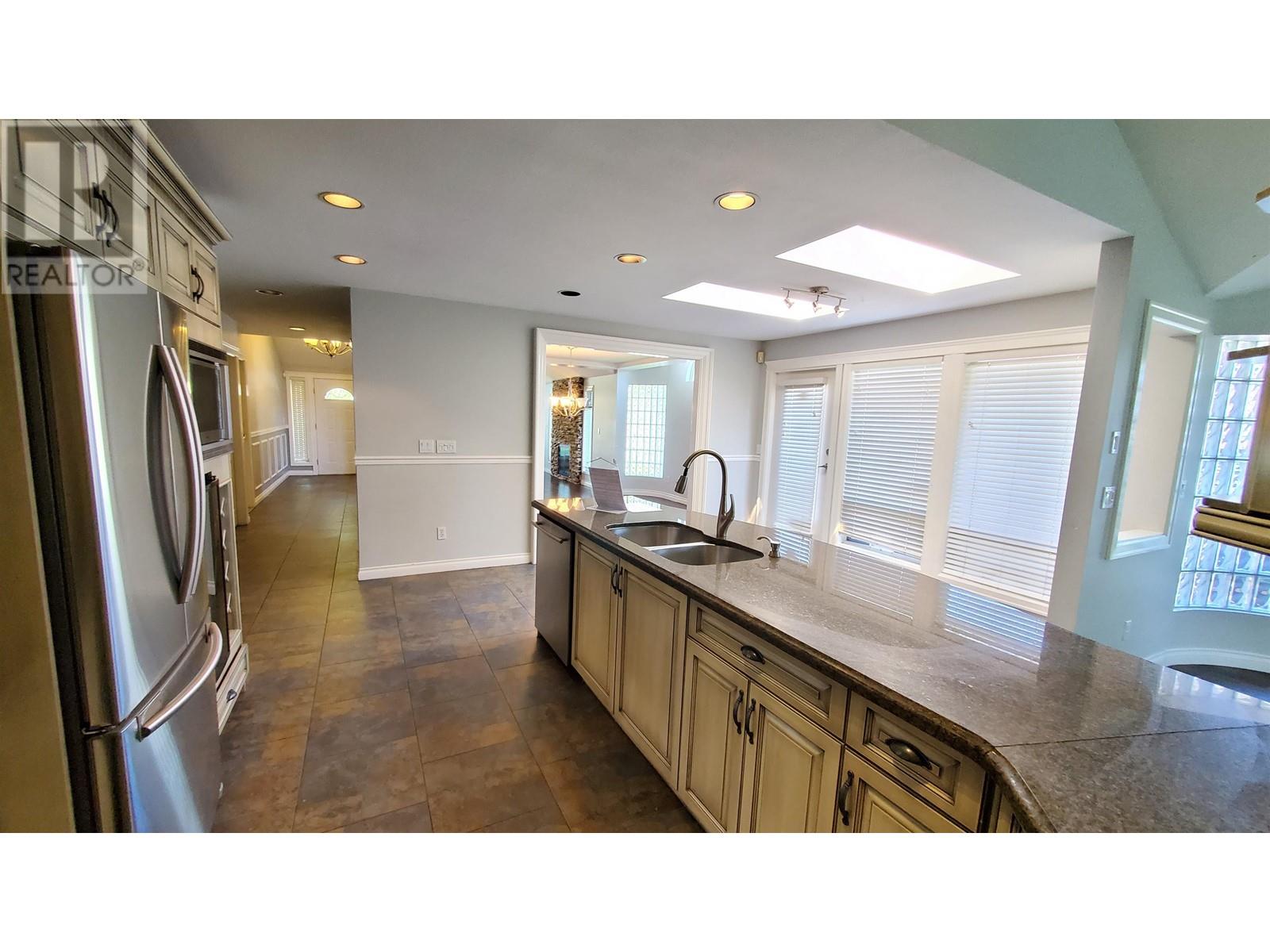 Listing Picture 13 of 31 : 9588 CAPSTAN WAY, Richmond / 烈治文 - 魯藝地產 Yvonne Lu Group - MLS Medallion Club Member