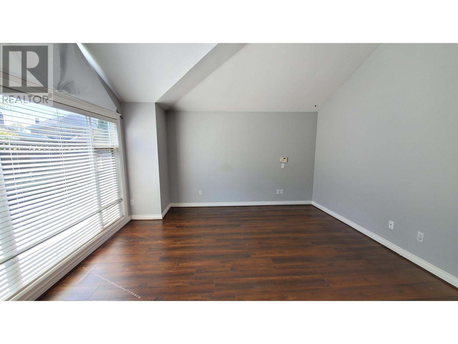 Listing Picture 21 of 31 : 9588 CAPSTAN WAY, Richmond / 烈治文 - 魯藝地產 Yvonne Lu Group - MLS Medallion Club Member