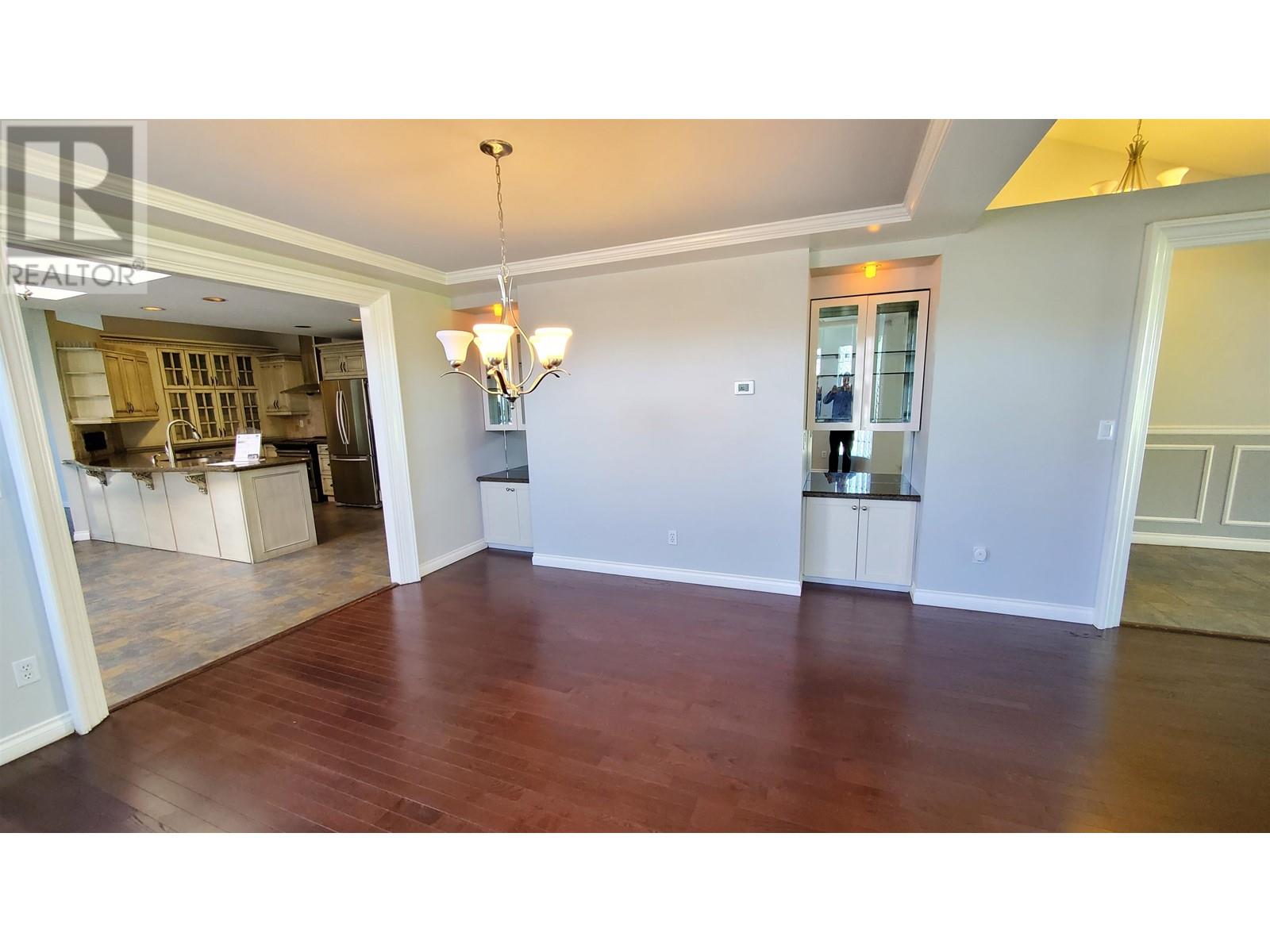 Listing Picture 6 of 31 : 9588 CAPSTAN WAY, Richmond / 烈治文 - 魯藝地產 Yvonne Lu Group - MLS Medallion Club Member