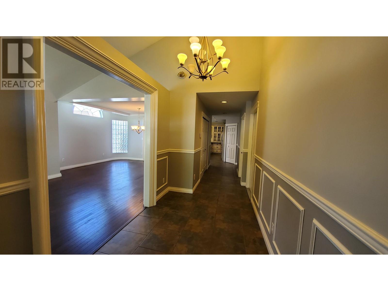 Listing Picture 9 of 31 : 9588 CAPSTAN WAY, Richmond / 烈治文 - 魯藝地產 Yvonne Lu Group - MLS Medallion Club Member