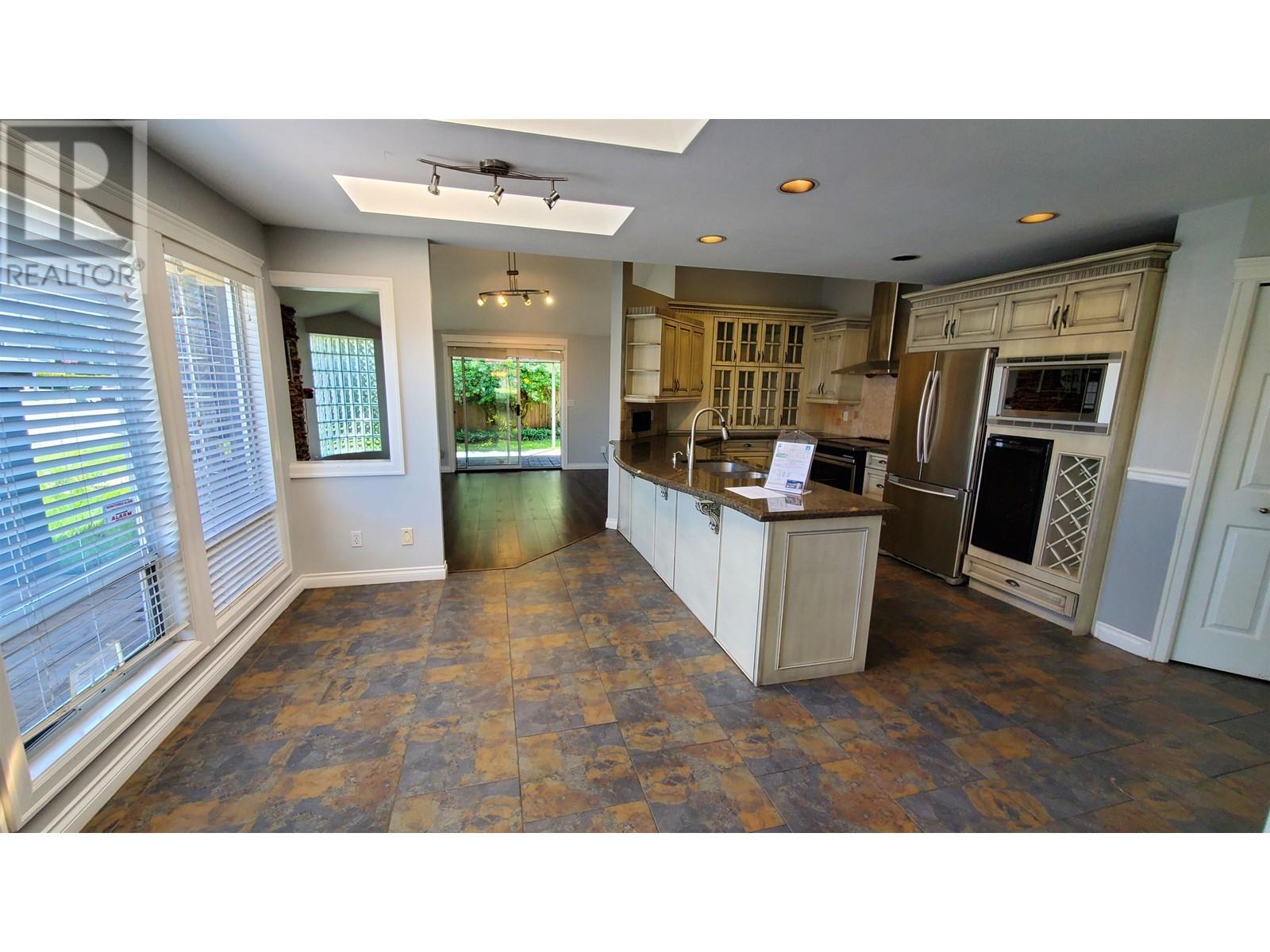 Listing Picture 18 of 31 : 9588 CAPSTAN WAY, Richmond / 烈治文 - 魯藝地產 Yvonne Lu Group - MLS Medallion Club Member