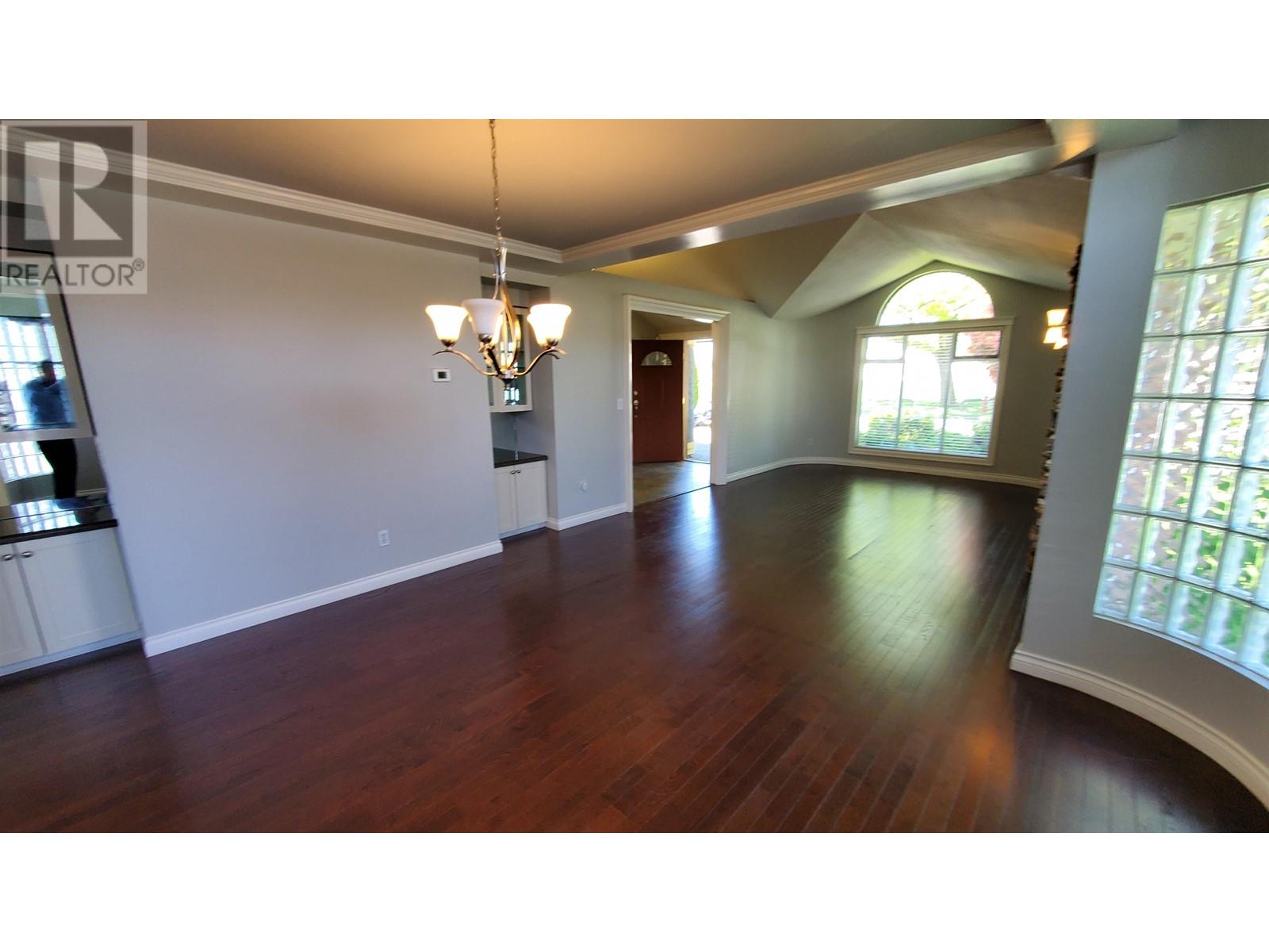 Listing Picture 8 of 31 : 9588 CAPSTAN WAY, Richmond / 烈治文 - 魯藝地產 Yvonne Lu Group - MLS Medallion Club Member