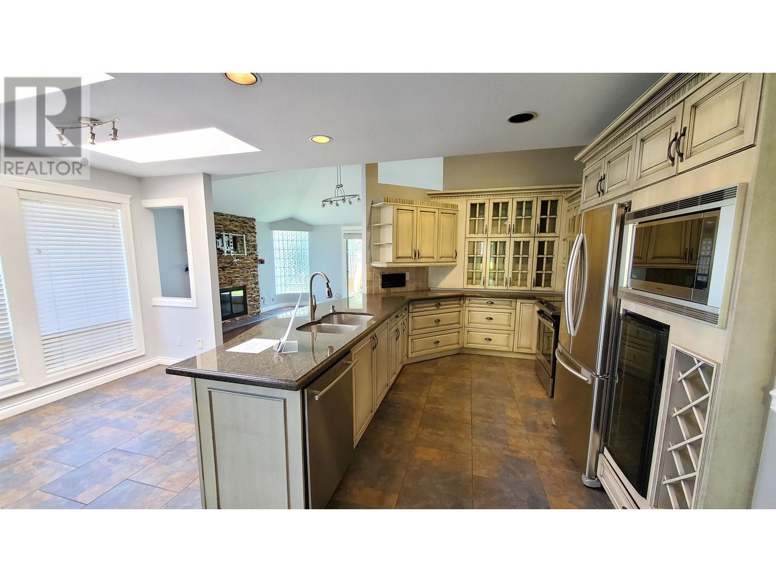 Listing Picture 19 of 31 : 9588 CAPSTAN WAY, Richmond / 烈治文 - 魯藝地產 Yvonne Lu Group - MLS Medallion Club Member