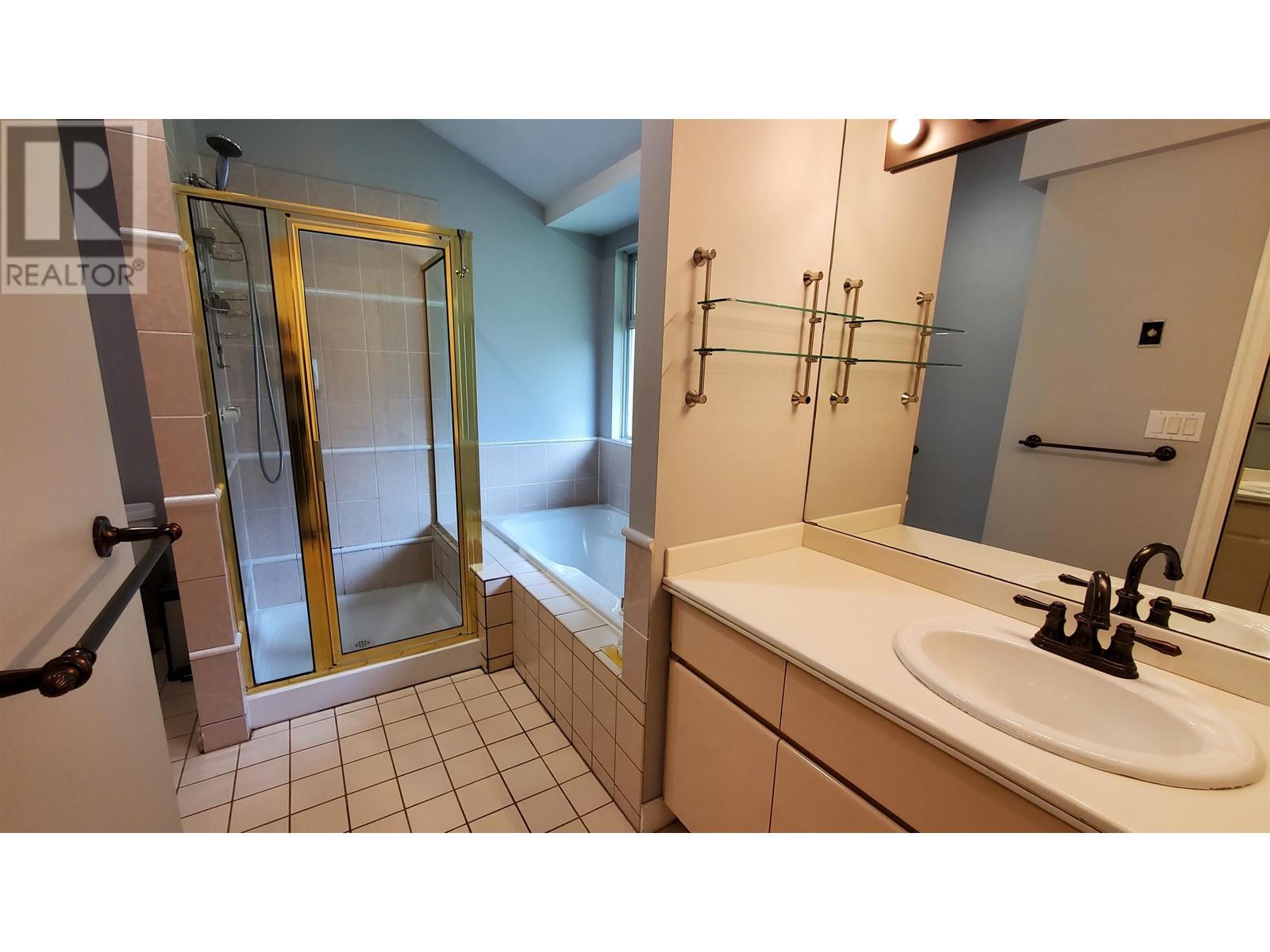Listing Picture 22 of 31 : 9588 CAPSTAN WAY, Richmond / 烈治文 - 魯藝地產 Yvonne Lu Group - MLS Medallion Club Member