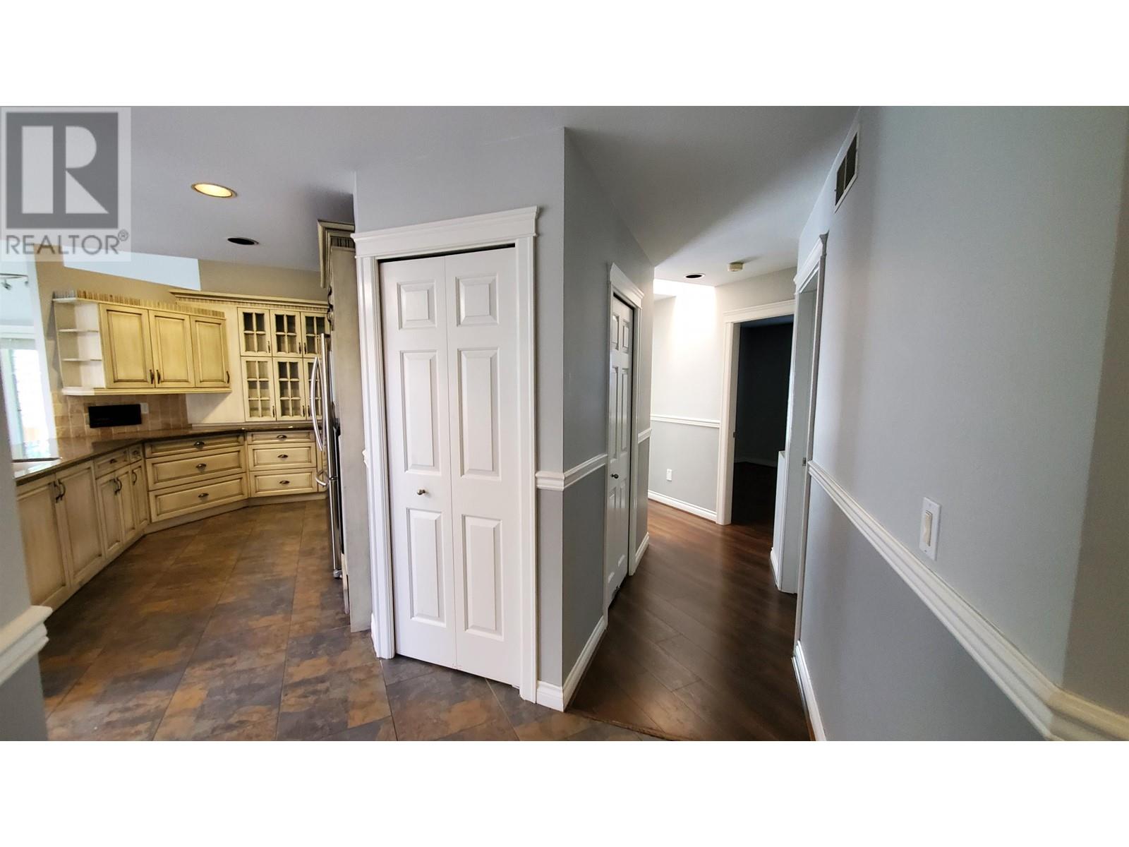 Listing Picture 11 of 31 : 9588 CAPSTAN WAY, Richmond / 烈治文 - 魯藝地產 Yvonne Lu Group - MLS Medallion Club Member