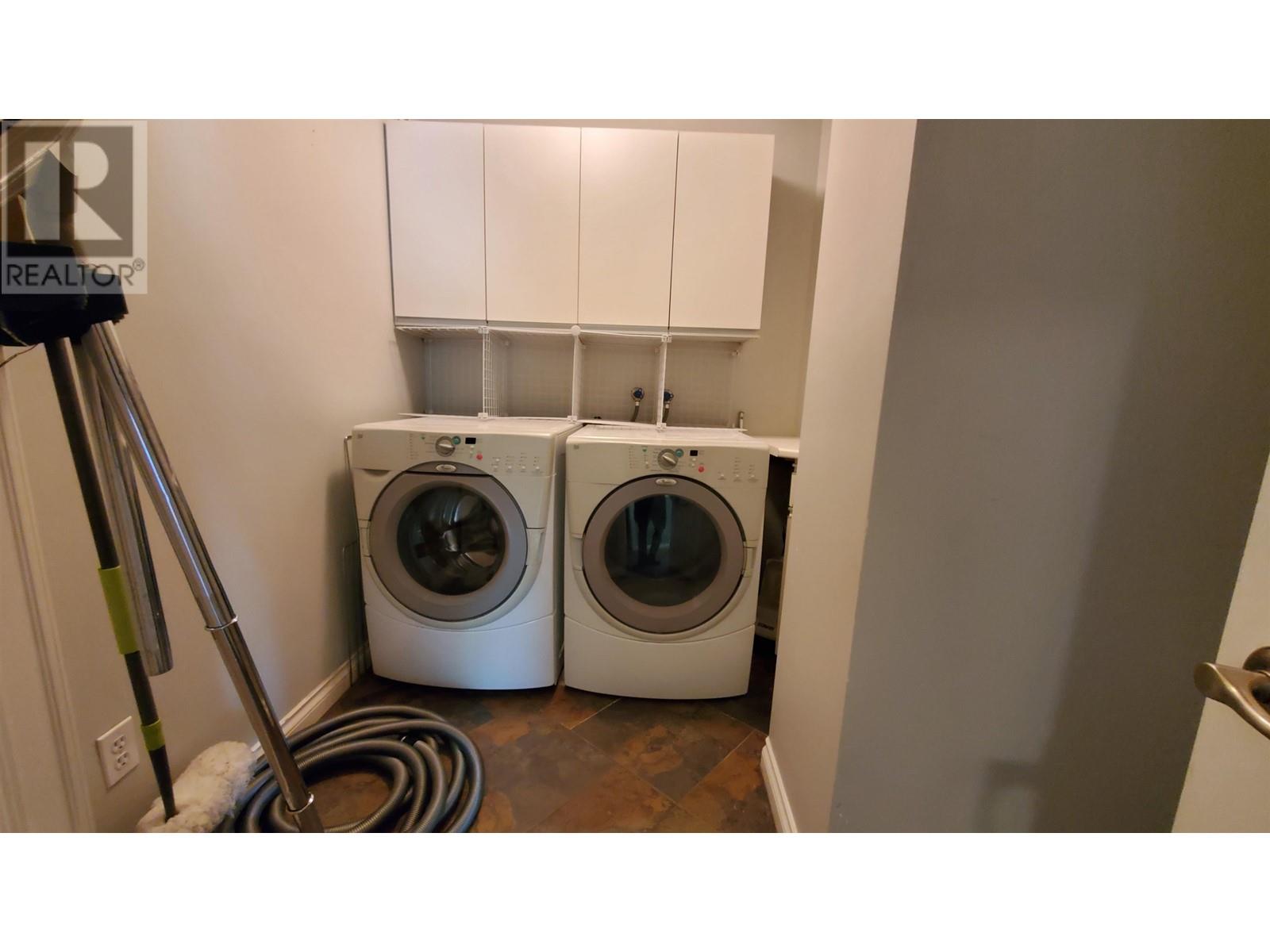 Listing Picture 26 of 31 : 9588 CAPSTAN WAY, Richmond / 烈治文 - 魯藝地產 Yvonne Lu Group - MLS Medallion Club Member