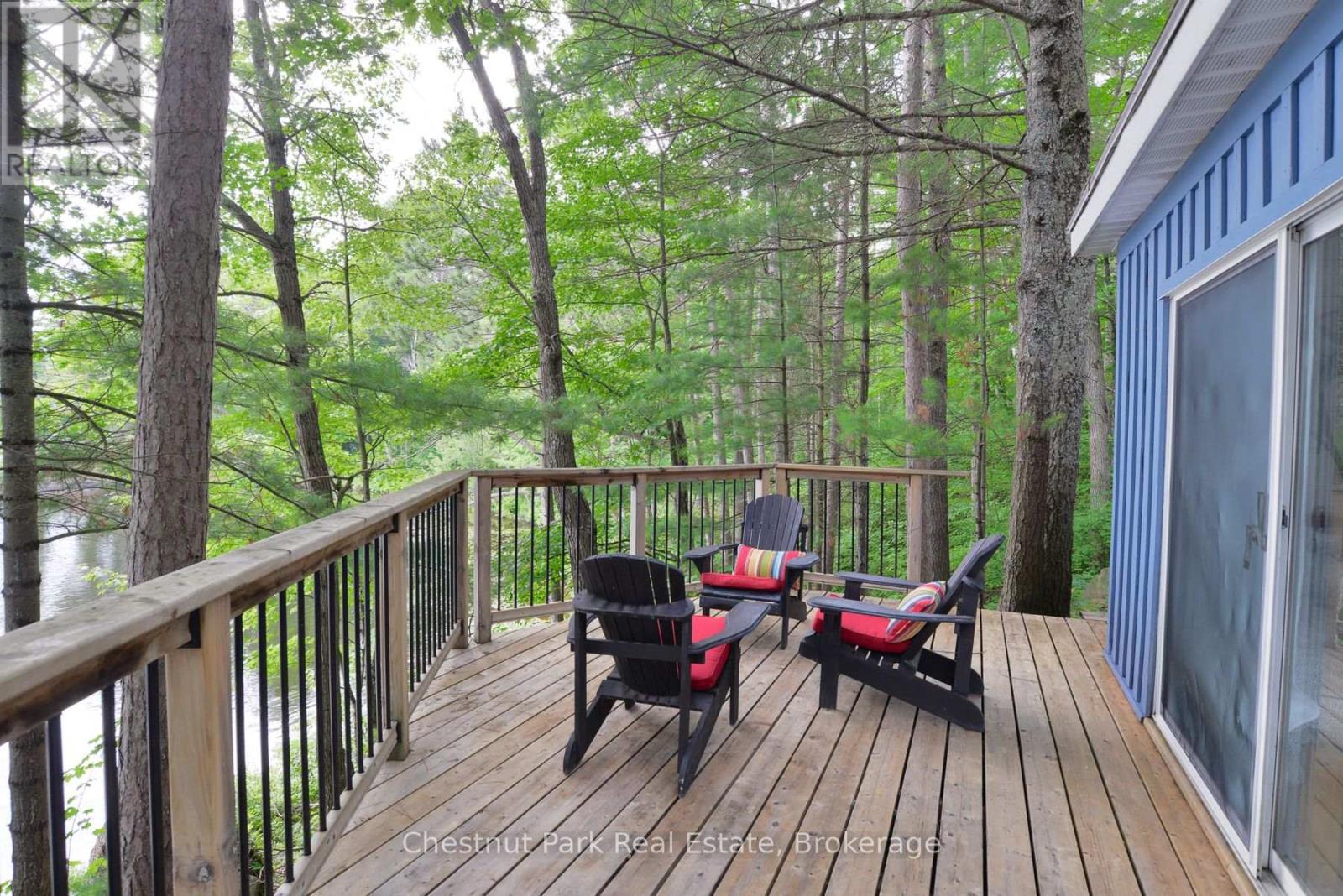 1049 Route 11 Road E, Gravenhurst, Ontario  P1P 1R3 - Photo 34 - X12139989