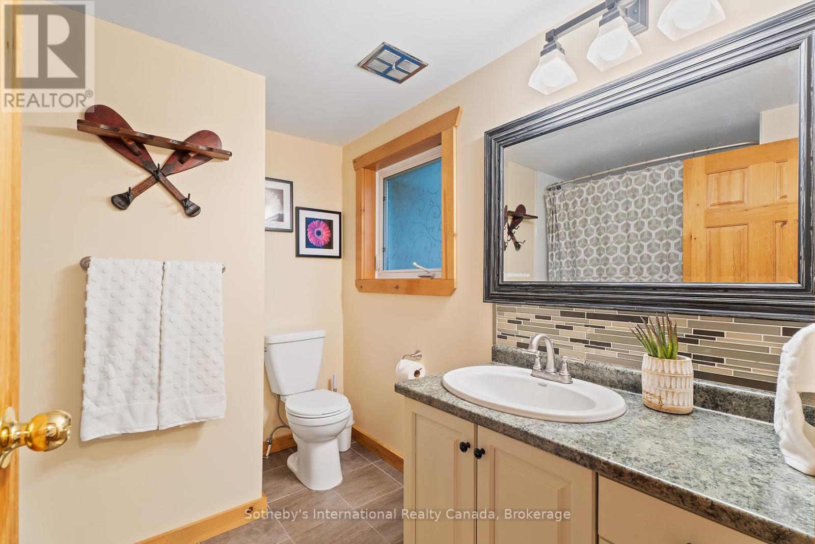 1111 Maplehurst Drive, Lake Of Bays (Franklin), Ontario  P1H 2J6 - Photo 17 - X11917578