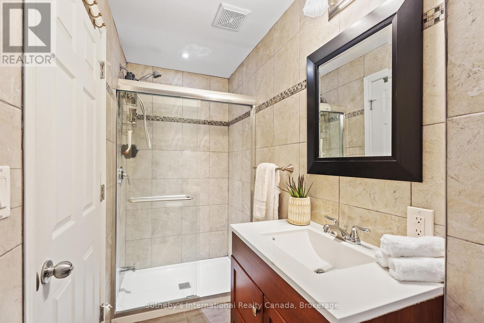 1111 Maplehurst Drive, Lake Of Bays (Franklin), Ontario  P1H 2J6 - Photo 25 - X11917578