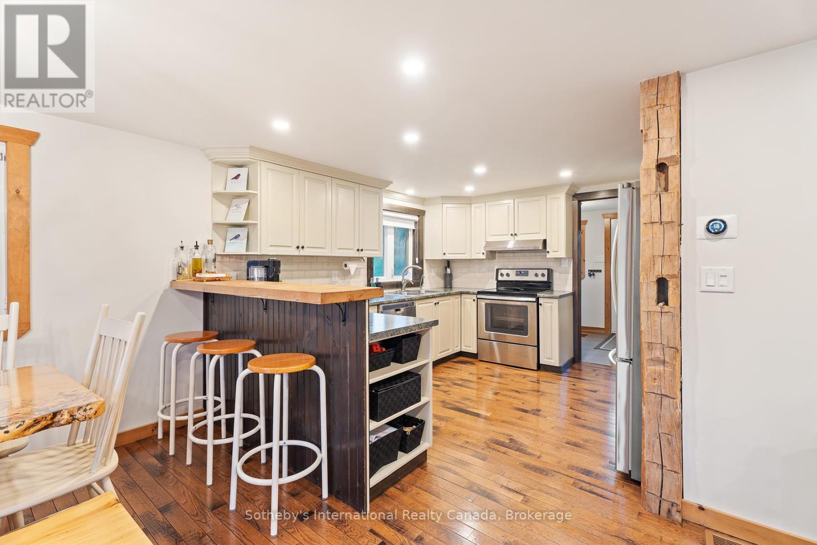 1111 Maplehurst Drive, Lake Of Bays (Franklin), Ontario  P1H 2J6 - Photo 9 - X11917578