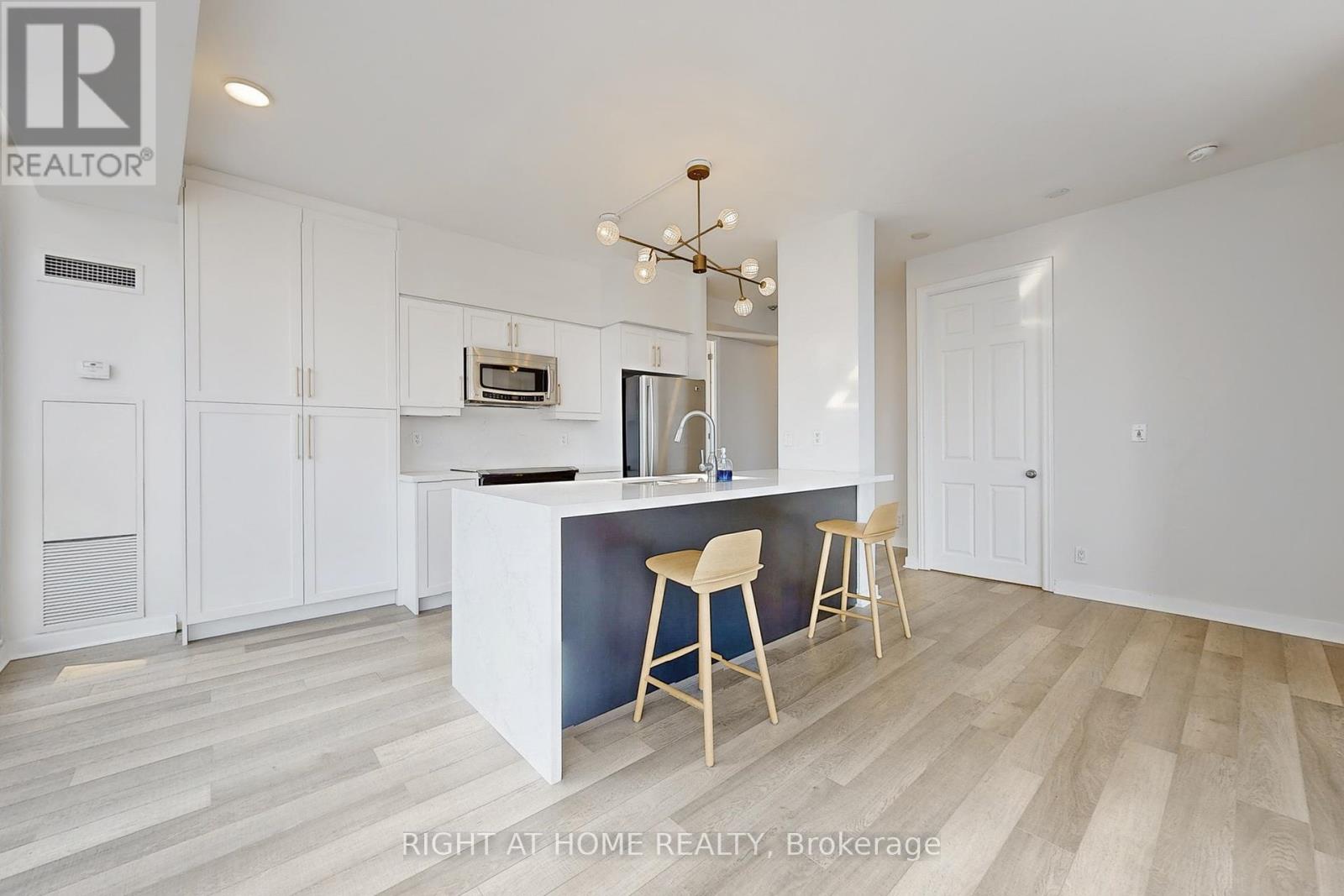 2207 - 185 Legion Road N, Toronto, Ontario  M8Y 0A1 - Photo 19 - W12091965