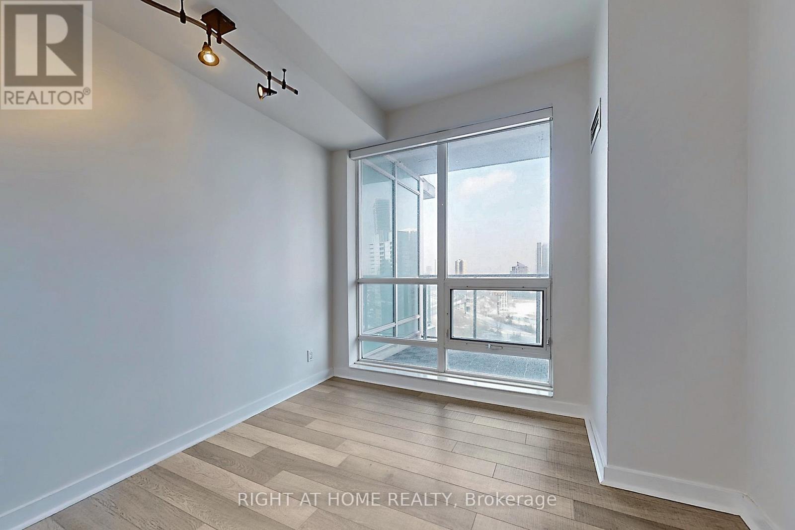 2207 - 185 Legion Road N, Toronto, Ontario  M8Y 0A1 - Photo 32 - W12091965