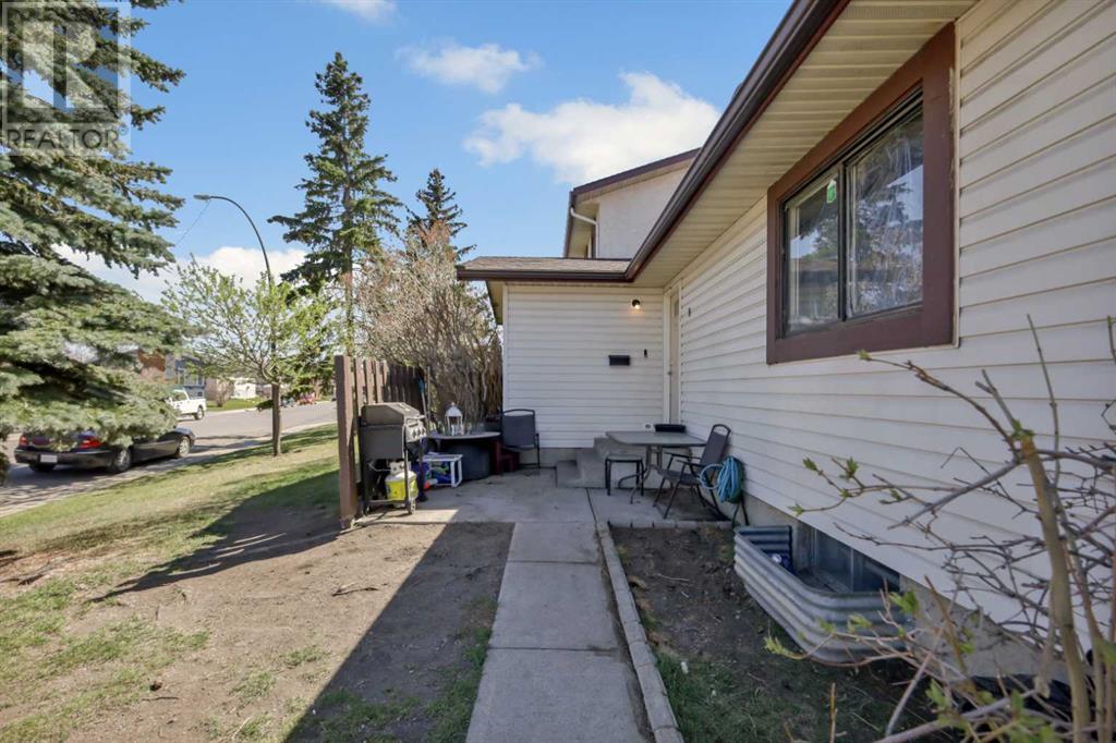 Property at 8, 75 Templemont Way NE image 2