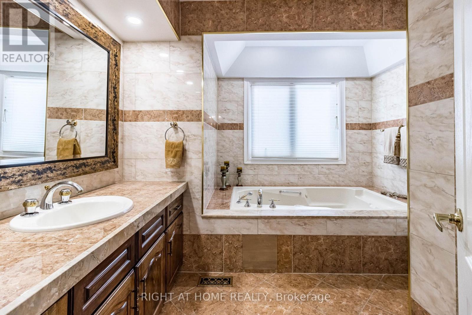 13250 Tenth Side Road, Halton Hills, Ontario  L7G 4S5 - Photo 18 - W12140000
