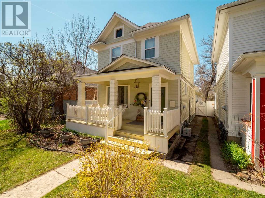 Property at 632 14 Street S image 2