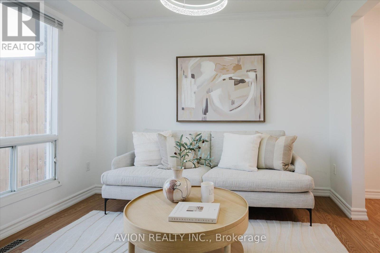 Property at 16 GLENCOYNE CRESCENT image 4
