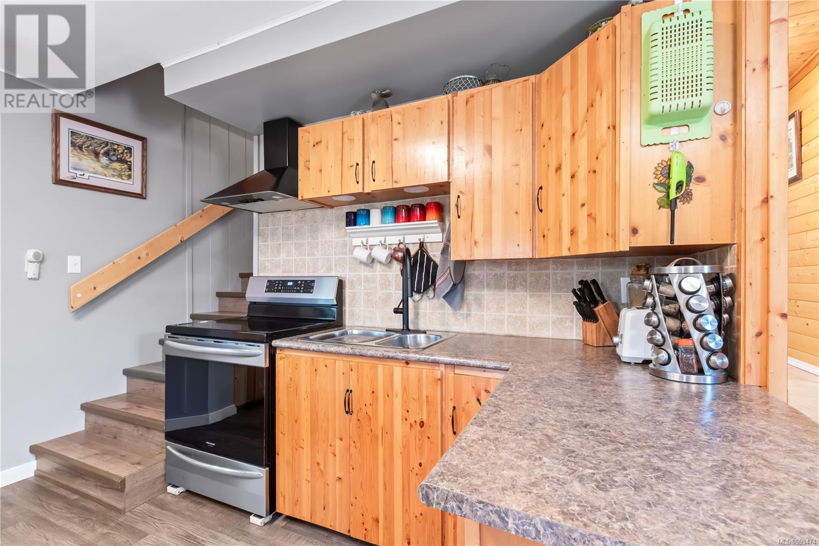 1065 Seventh Ave, Ucluelet, British Columbia  V0R 3A0 - Photo 8 - 999474