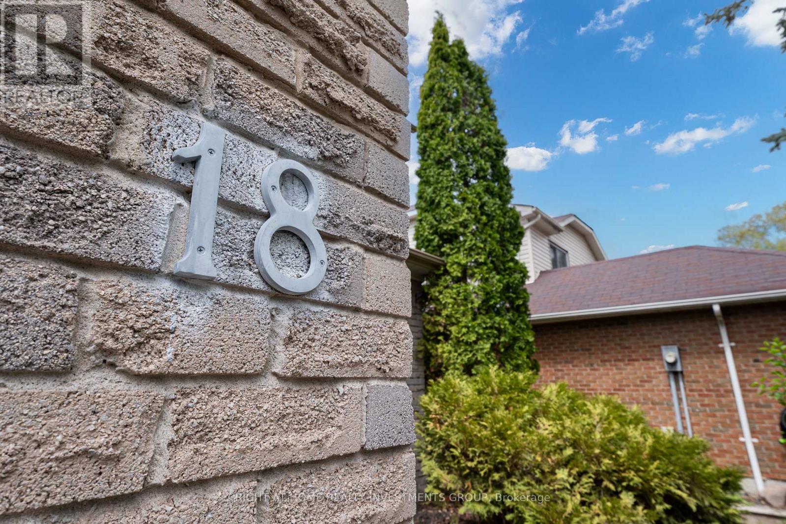 18 Goodfellow Street, Whitby, Ontario  L1P 1C4 - Photo 2 - E12140023