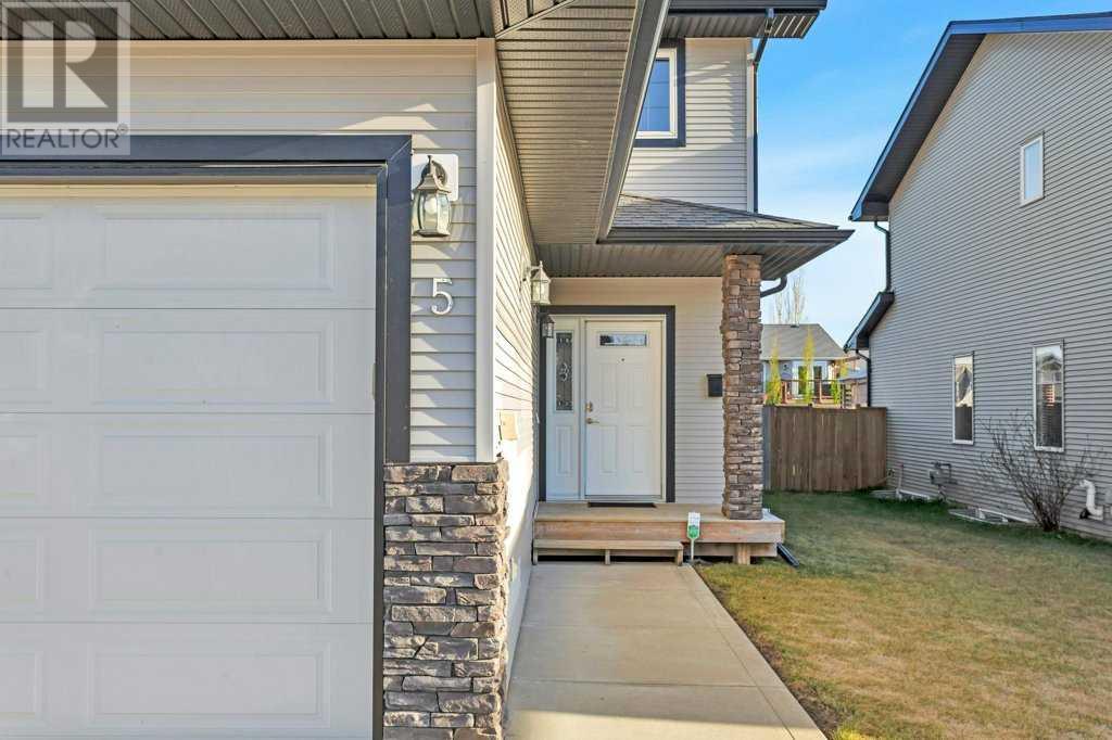 5 Piper Close, Blackfalds, Alberta  T4M 0G5 - Photo 3 - A2219118