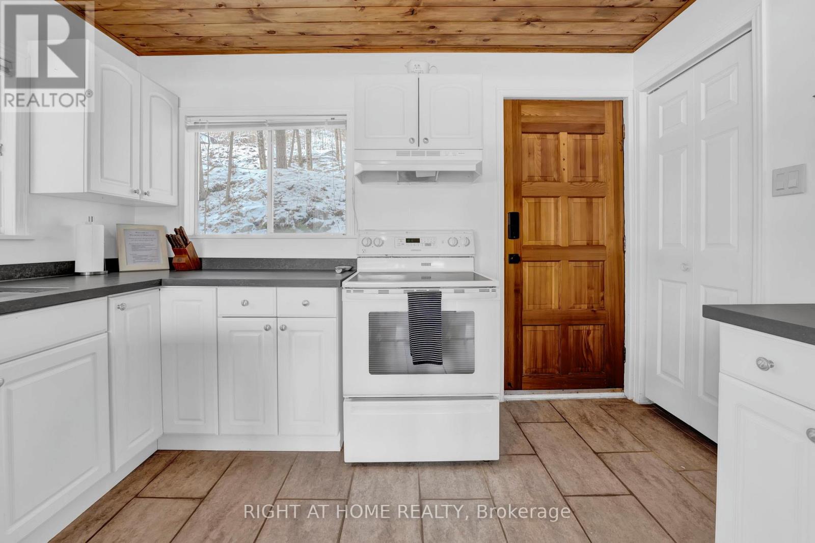 1220 Portage Lake Road, Dysart Et Al, Ontario  K0M 1S0 - Photo 18 - X12140034