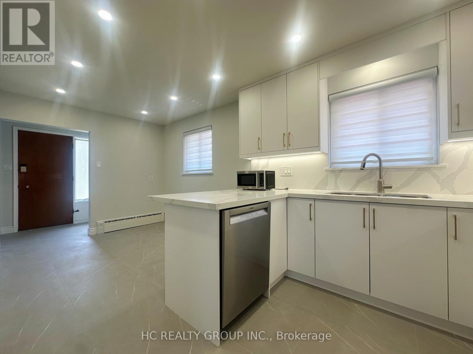6 Rosemount Drive, Toronto, Ontario  M1K 2W8 - Photo 3 - E12138238