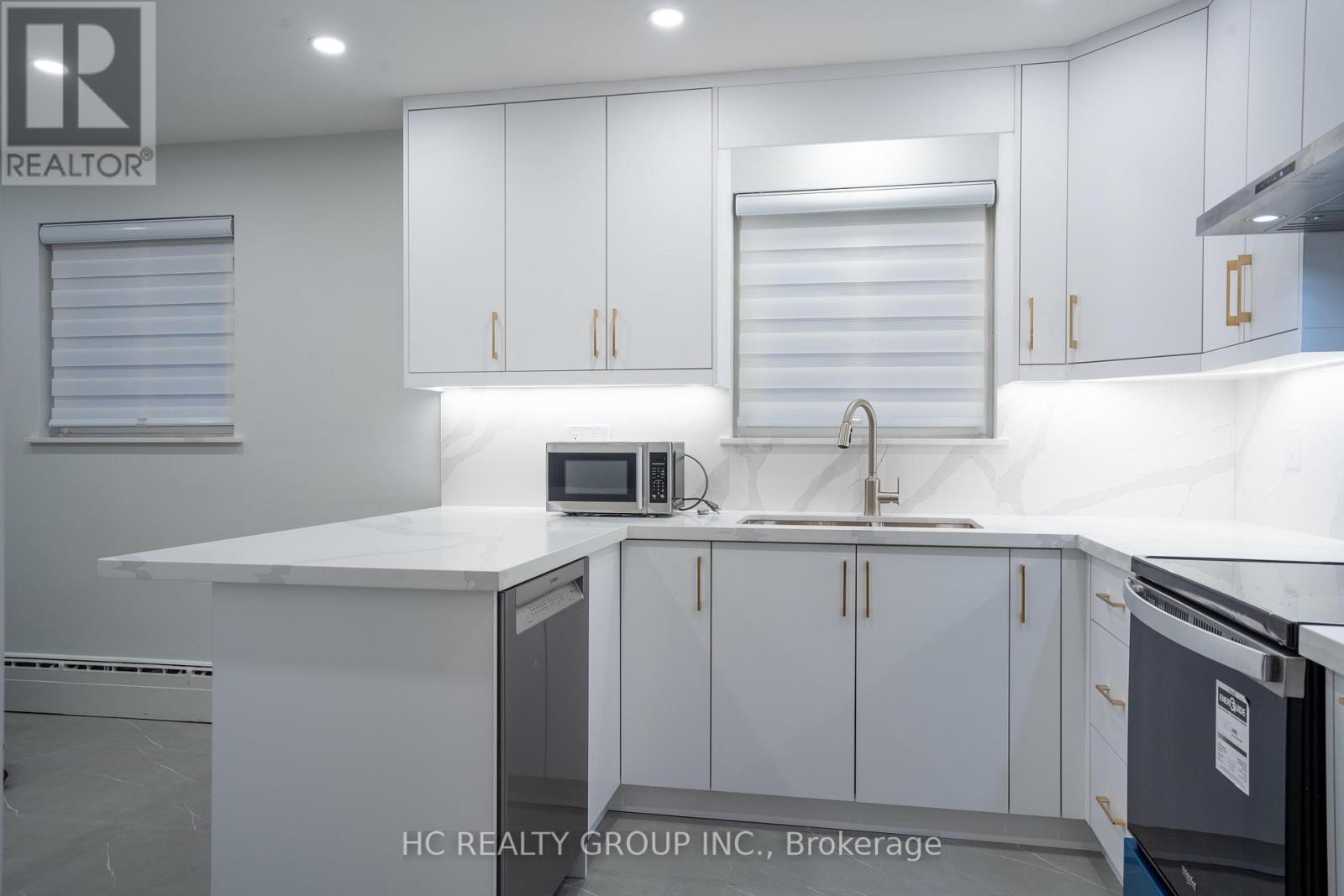 6 Rosemount Drive, Toronto, Ontario  M1K 2W8 - Photo 4 - E12138238