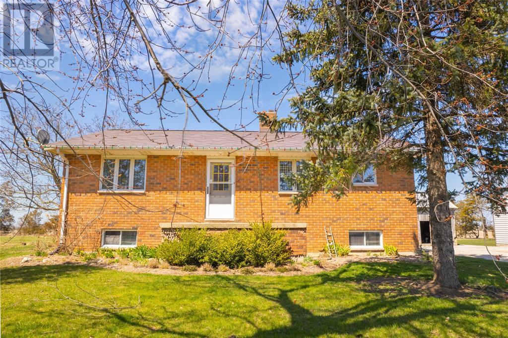 5726 LAKESHORE ROAD, Bosanquet, Ontario