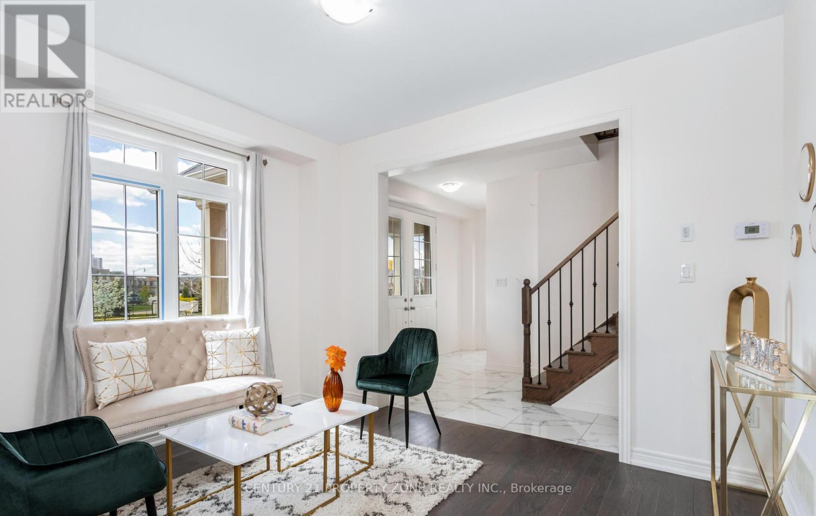 Property at 33 DUNLEY CRESCENT image 3