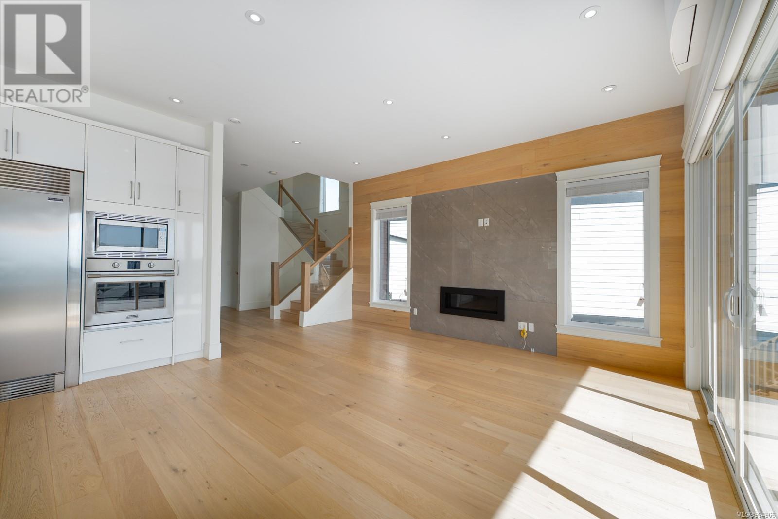 Property at 2411 Azurite Cres image 3