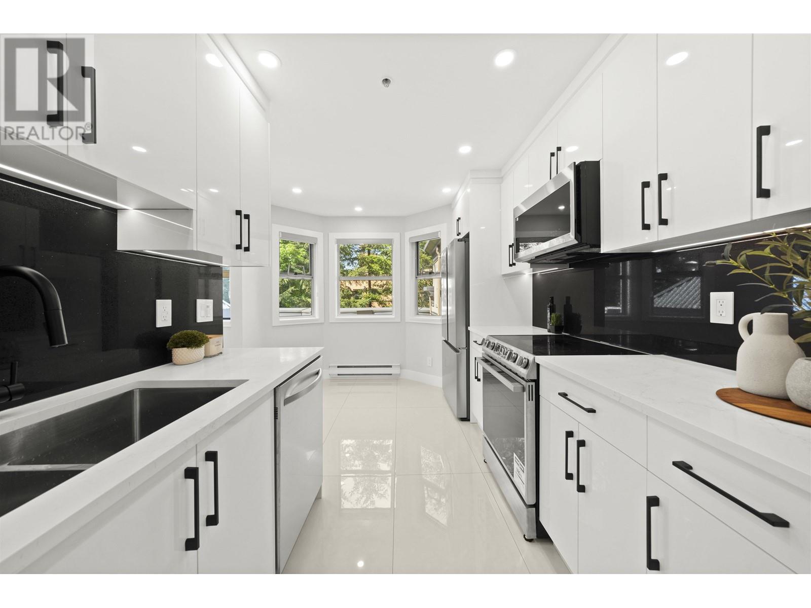 303 2615 JANE STREET, port coquitlam, British Columbia