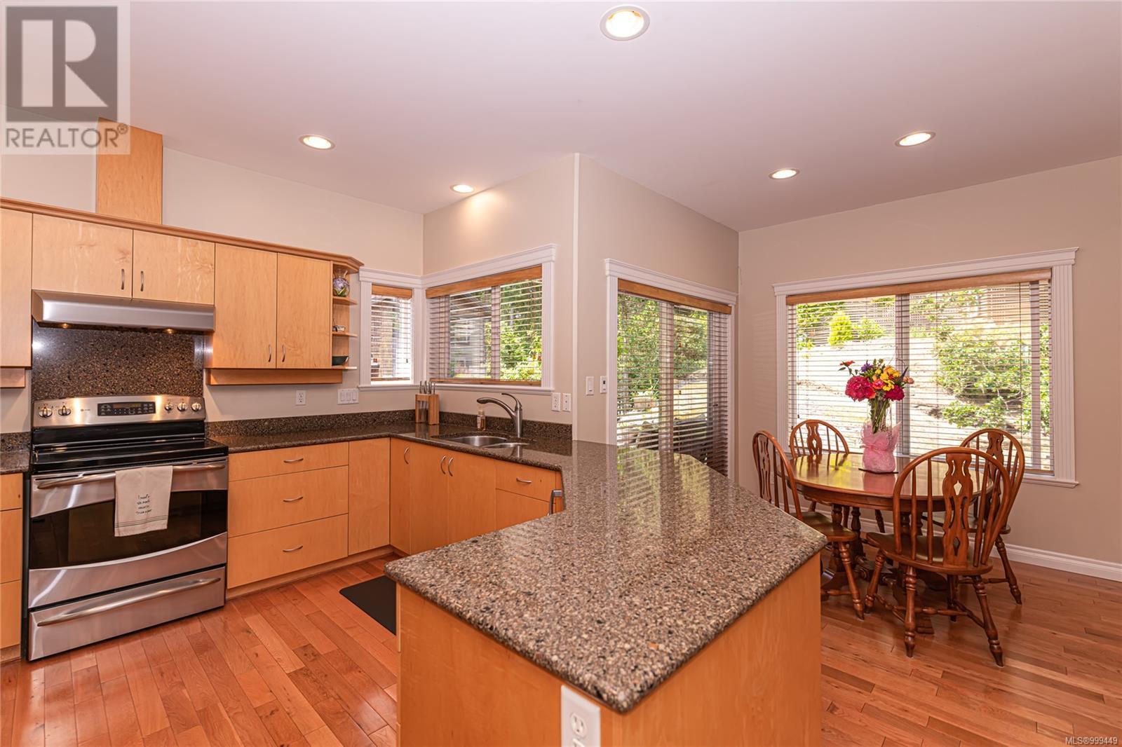 5300 Mynabird Lane, Saanich, British Columbia  V8Y 3H6 - Photo 14 - 999449