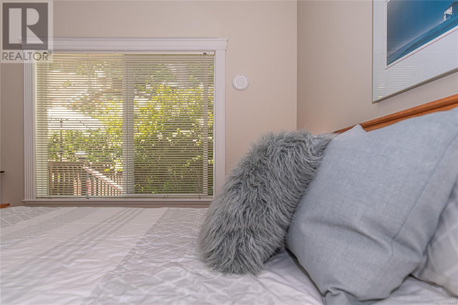 5300 Mynabird Lane, Saanich, British Columbia  V8Y 3H6 - Photo 22 - 999449