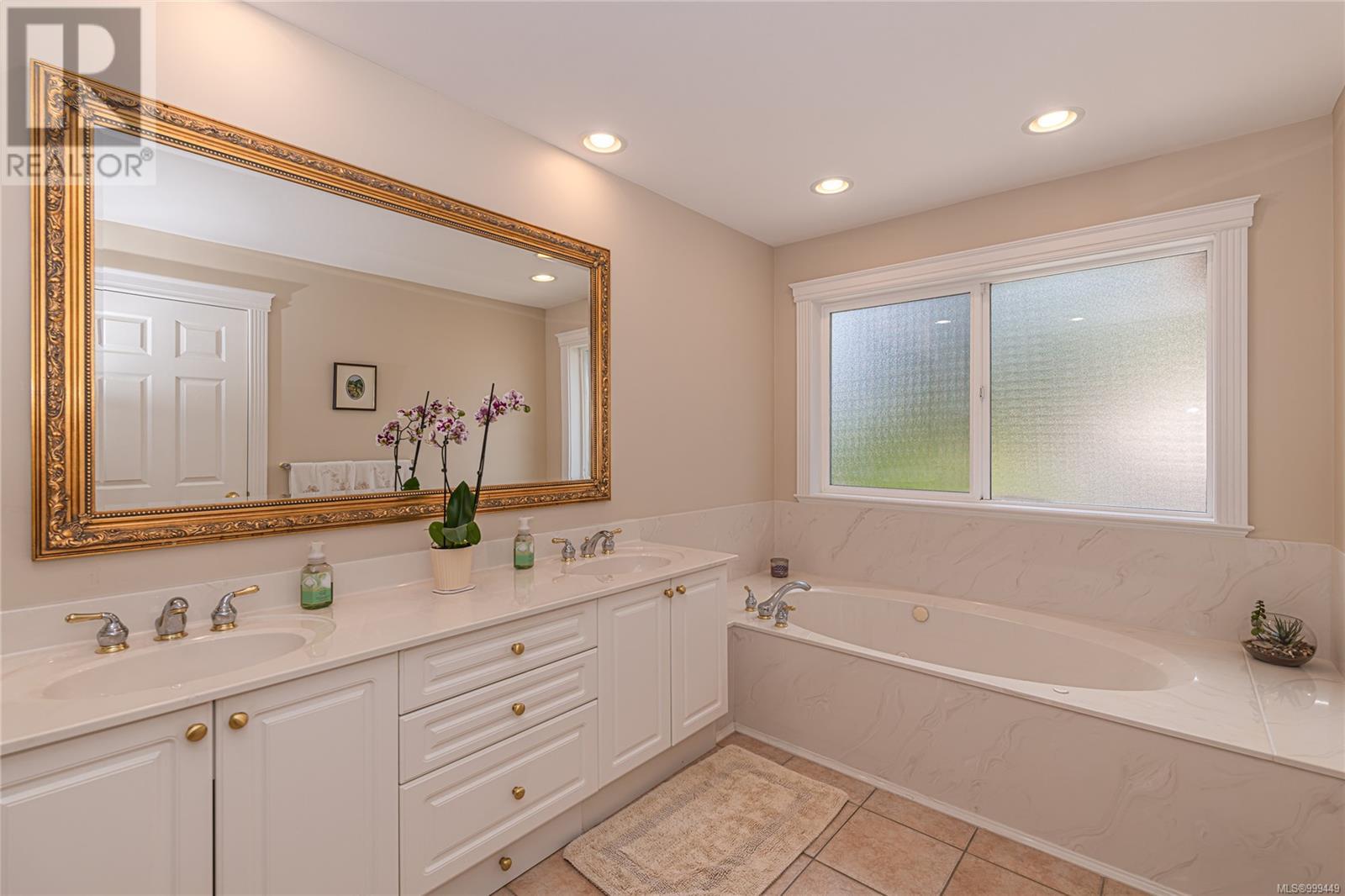 5300 Mynabird Lane, Saanich, British Columbia  V8Y 3H6 - Photo 31 - 999449