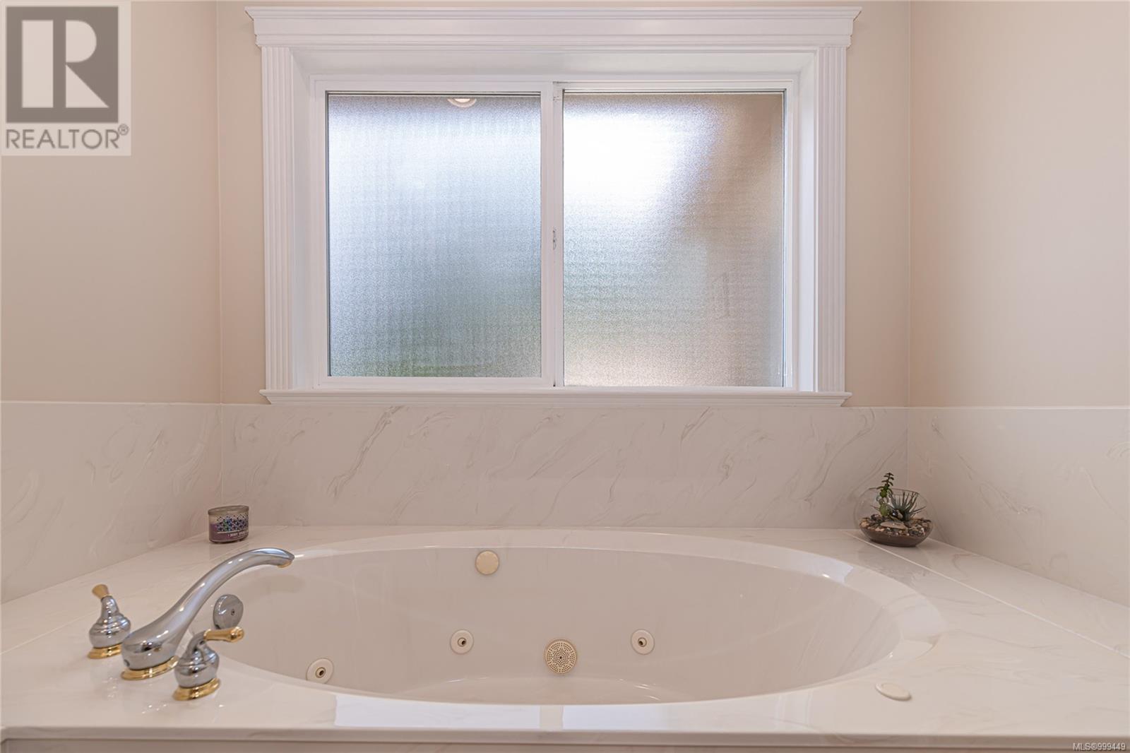 5300 Mynabird Lane, Saanich, British Columbia  V8Y 3H6 - Photo 34 - 999449