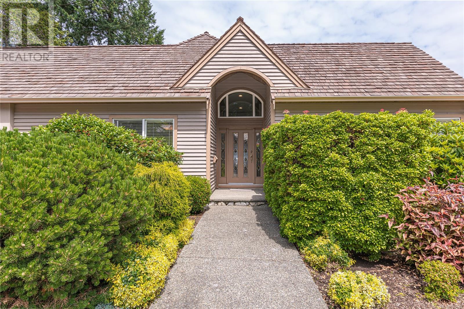 5300 Mynabird Lane, Saanich, British Columbia  V8Y 3H6 - Photo 47 - 999449