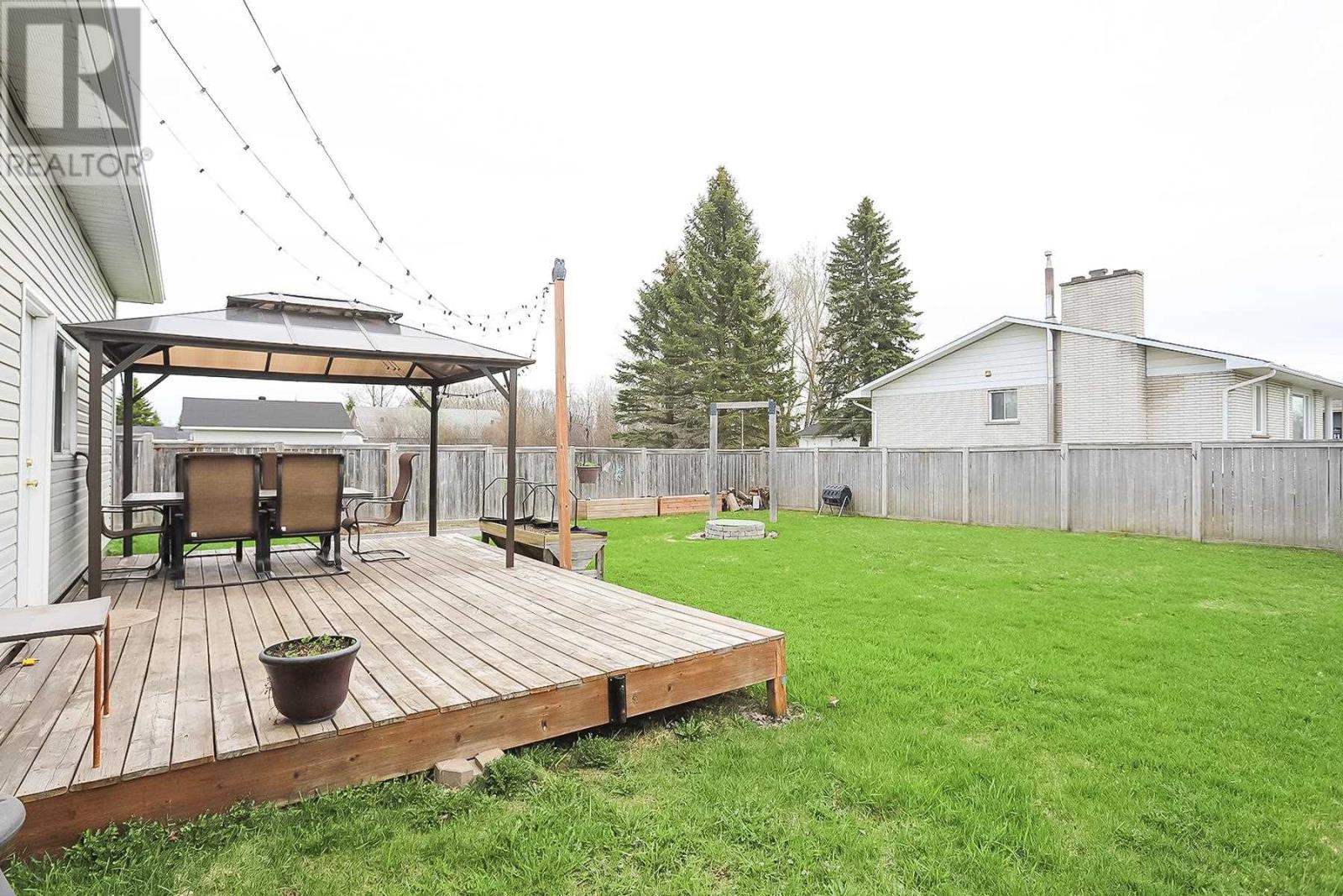 201 Churchill Ave, Sault Ste. Marie, Ontario  P6C 2P9 - Photo 4 - SM251010