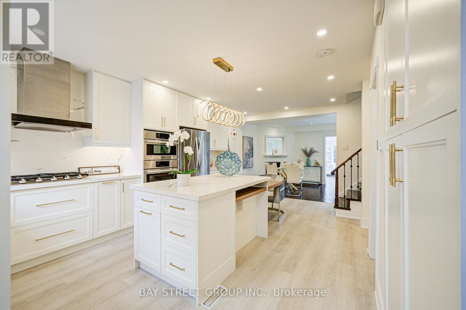 Property at 102 MOSSBROOK CRESCENT image 4