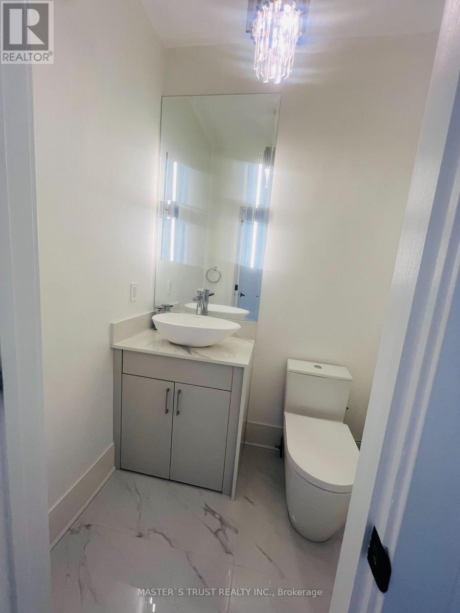 515 Melrose Avenue, Toronto, Ontario  M5M 2A1 - Photo 15 - C12140085