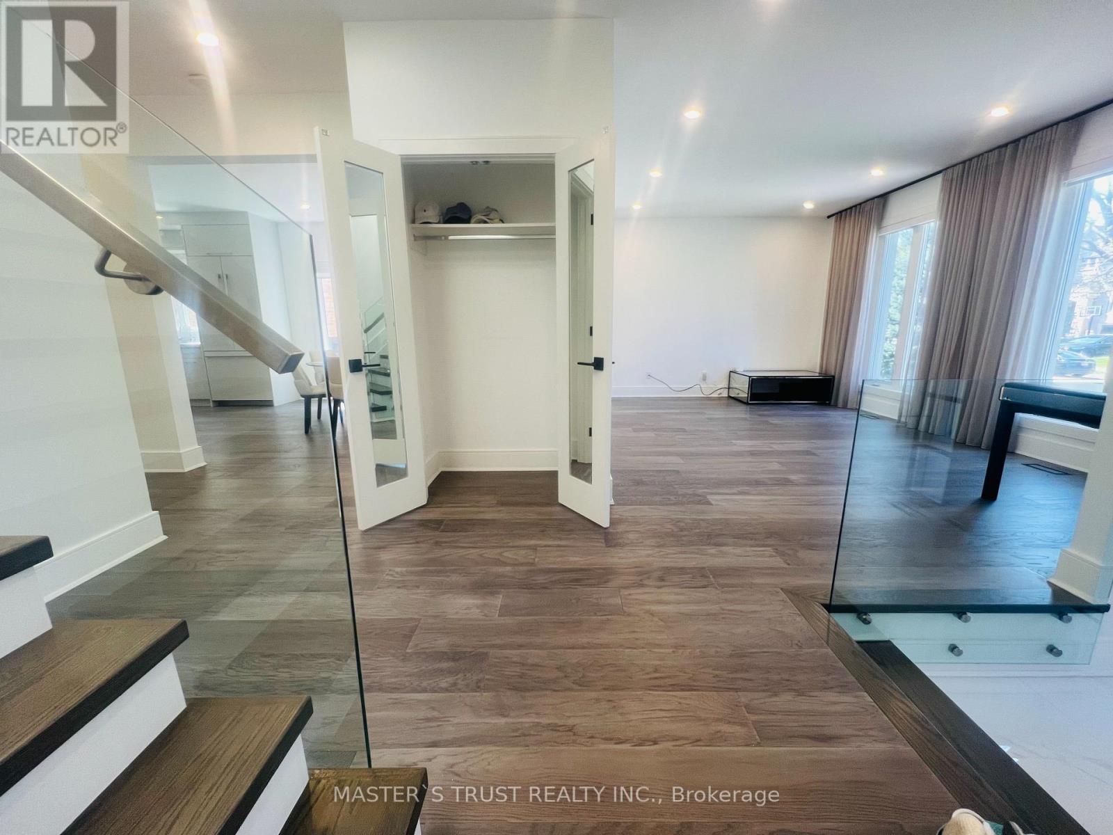 515 Melrose Avenue, Toronto, Ontario  M5M 2A1 - Photo 4 - C12140085