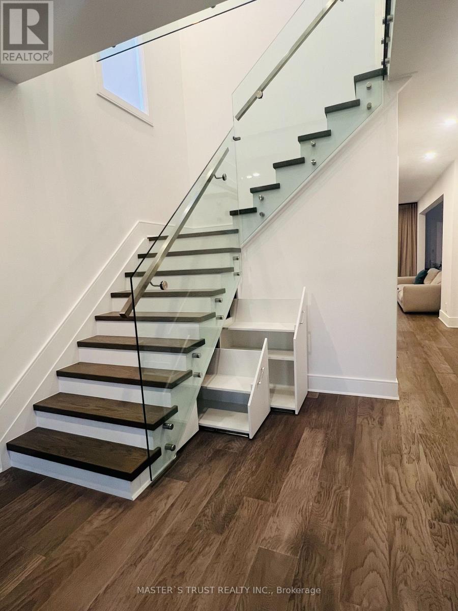 515 Melrose Avenue, Toronto, Ontario  M5M 2A1 - Photo 5 - C12140085